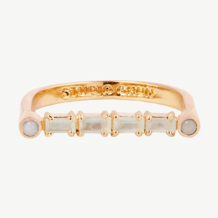 Bague Cha Cha en pierre de lune + opale rose/or pour la vente par Studio Grun