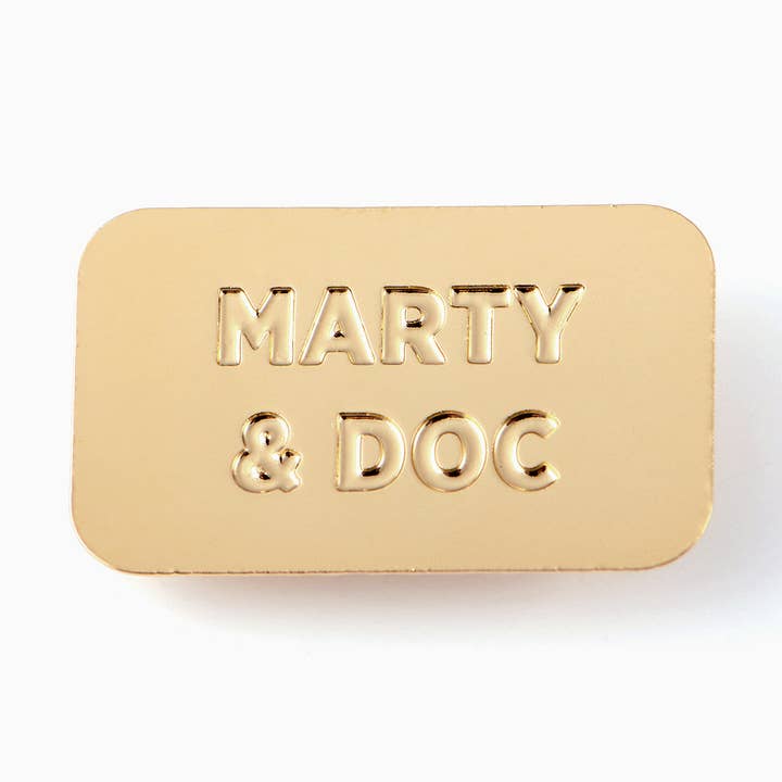 Pins duo MARTY & DOC for engroshandel hos Titlee