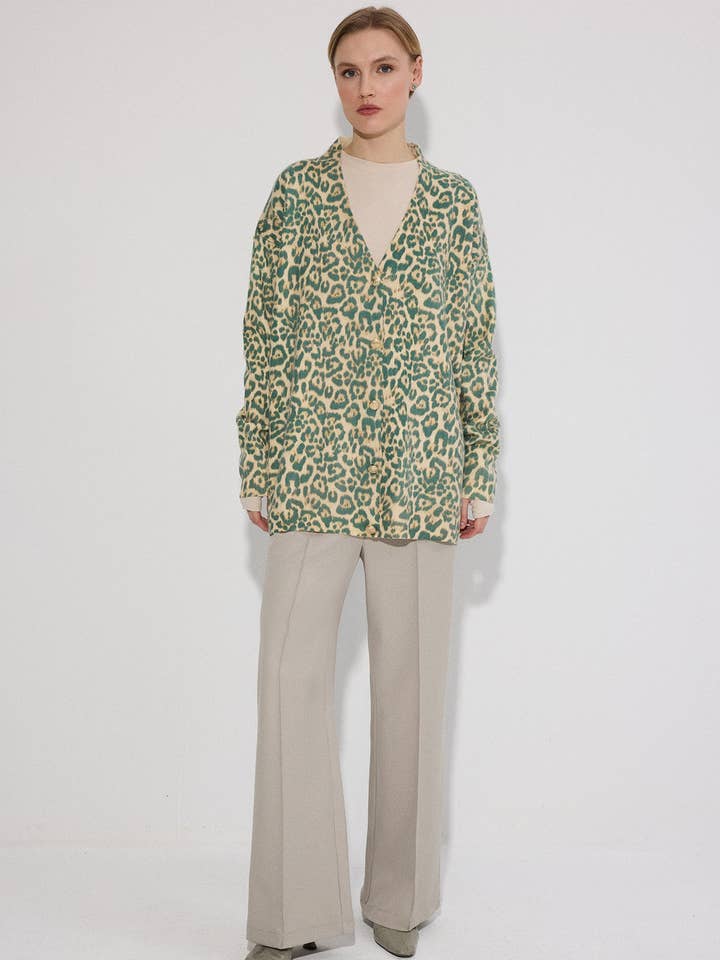 Cardigan à motif avec boutons dorés pour la vente par Touché Privé