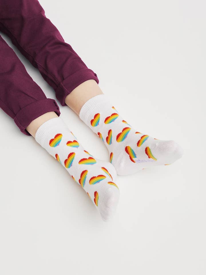 Regenbogen-Herz Kinder-Socken – Bunte Bio-Socken für den Großhandel von Natural Vibes