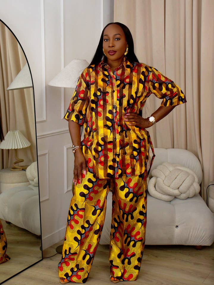 2-delad set med skjorta och byxor i afrikanskt tryck av siden - Bolanle för wholesale av CUMO London