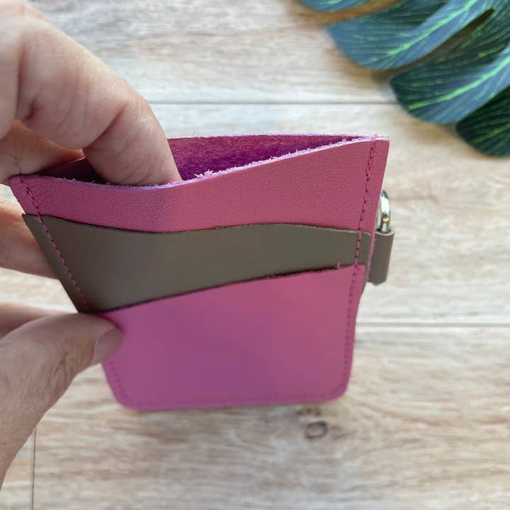 Læder kantet kortholder med 3 slots lyserød og tan for engroshandel hos Mally Designs