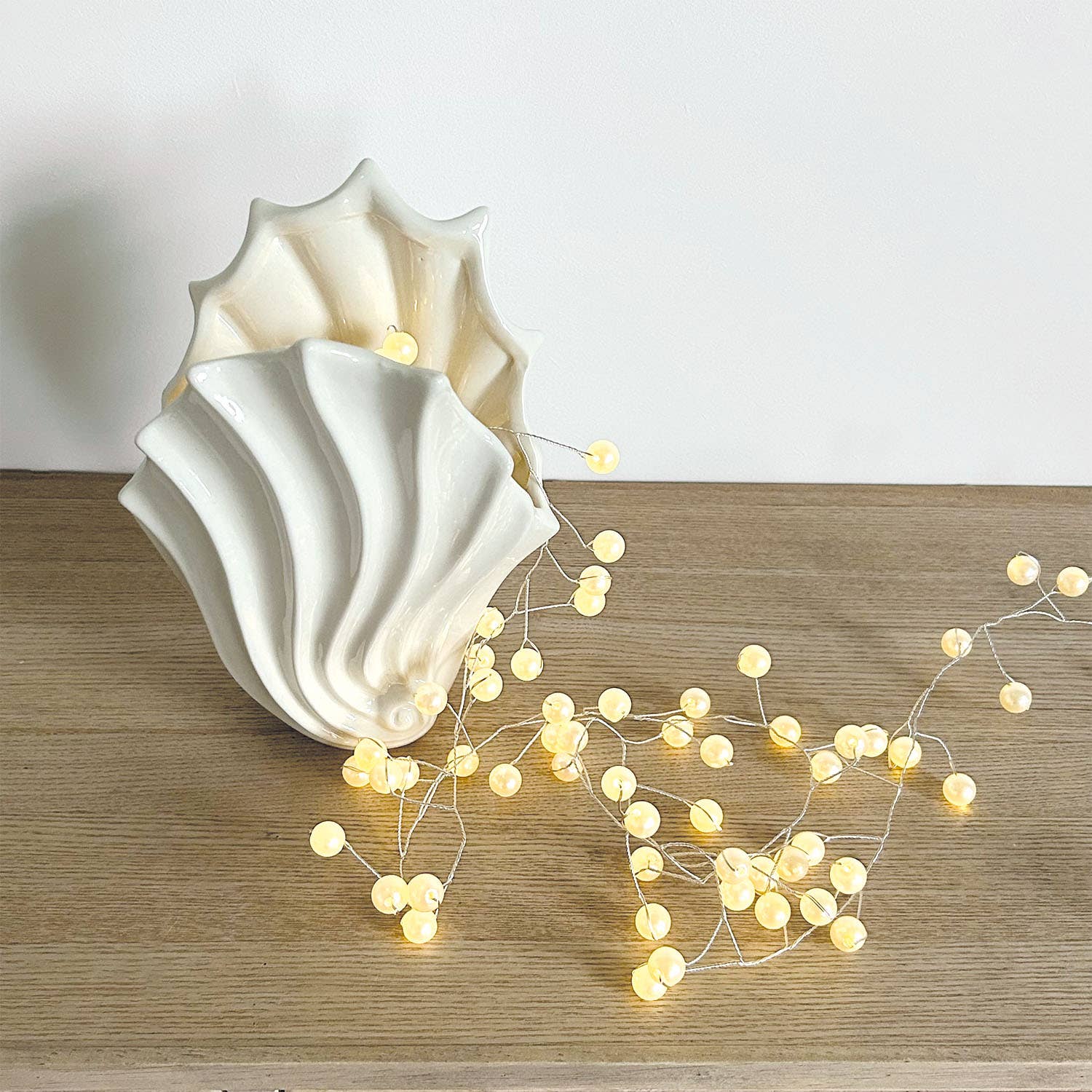 Opjet Paris - Wholesale Vaas - Witte vaas met hoge schelpen L15,7 D11 H21,3cm1