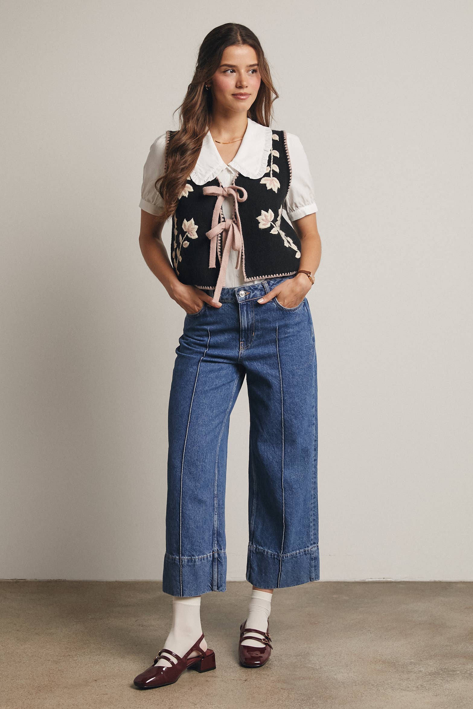 Forte - Wholesale Vest - Dames - Gebreid Vest met Bloemenprint en Striksluiting FSW000613