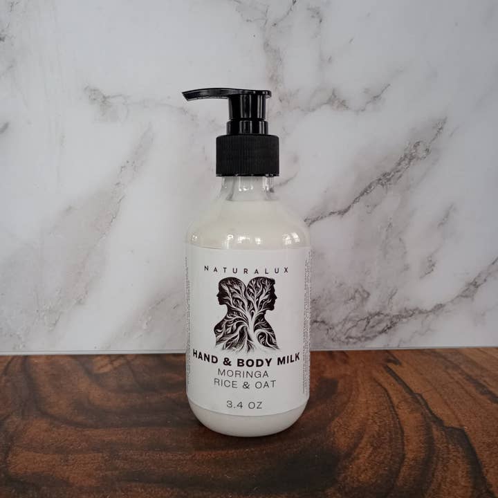 Lait pour le corps et les mains avec moringa, riz et avoine pour la vente par Naturalux Life & Wellness