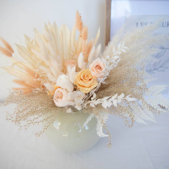 Pampas & Sun Palm Eternal Roses Tafeldekoration für die Hochzeit für den Großhandel von Hidden Botanics