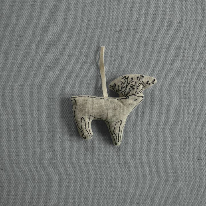 Skippy Cotton - Venta al por mayor Adornos - Adorno bordado de ciervo del bosque, relleno de lavanda