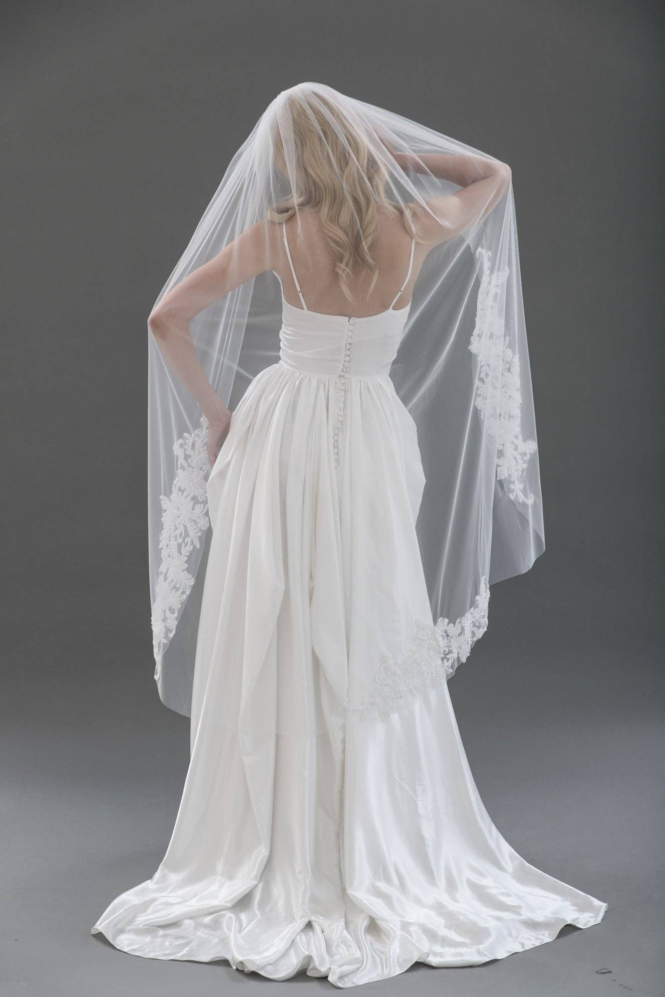 Heirloom Bridal Company - Wholesale Veil - Women's - Veil V24190