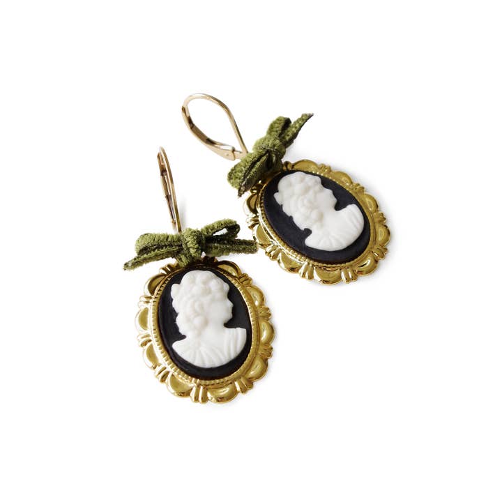 POPORCELAIN - Wholesale Hangende/ronde oorbellen - Dark Romance Goddess ovale porseleinen cameo-oorbellen