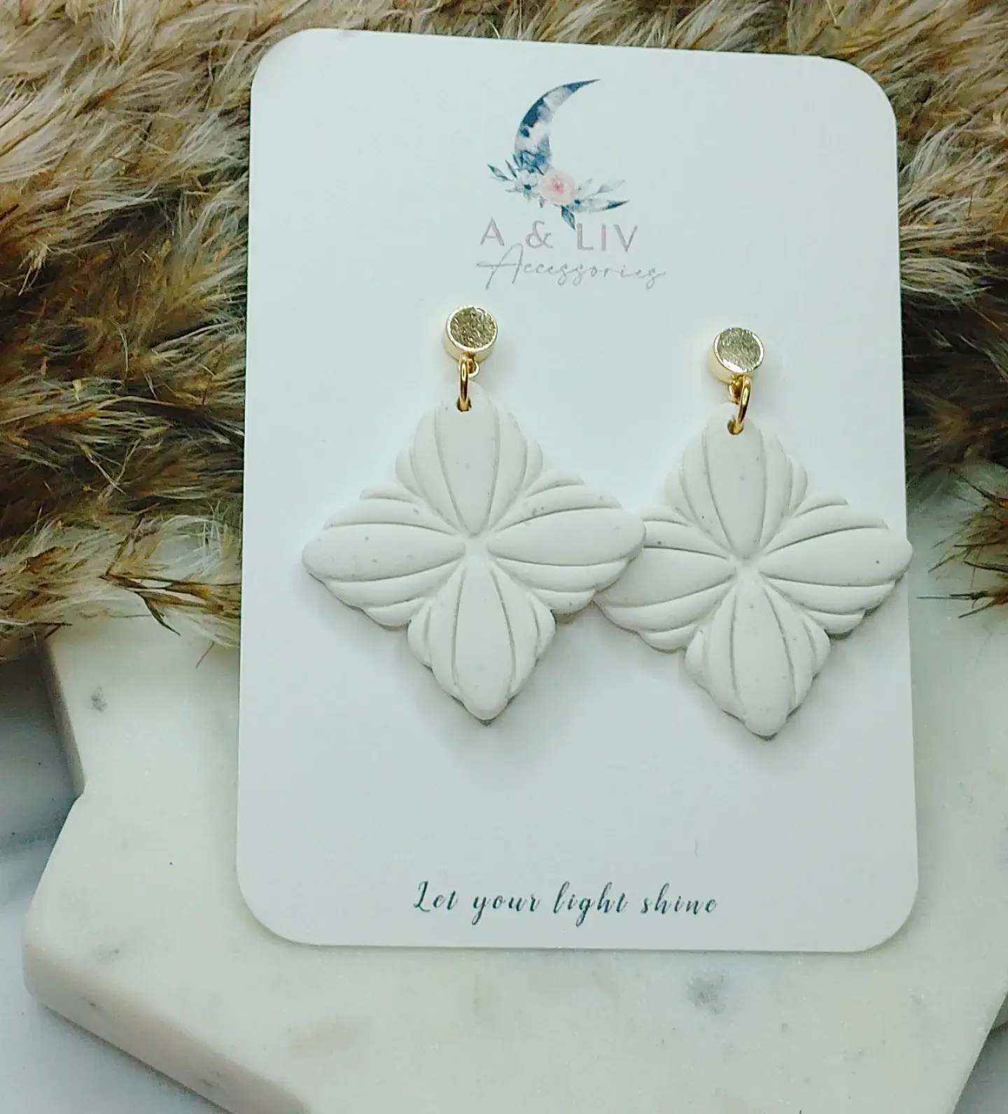 A & Liv Accessories - Vendita all'ingrosso Orecchini pendenti - Ciondolo bianco moderno1