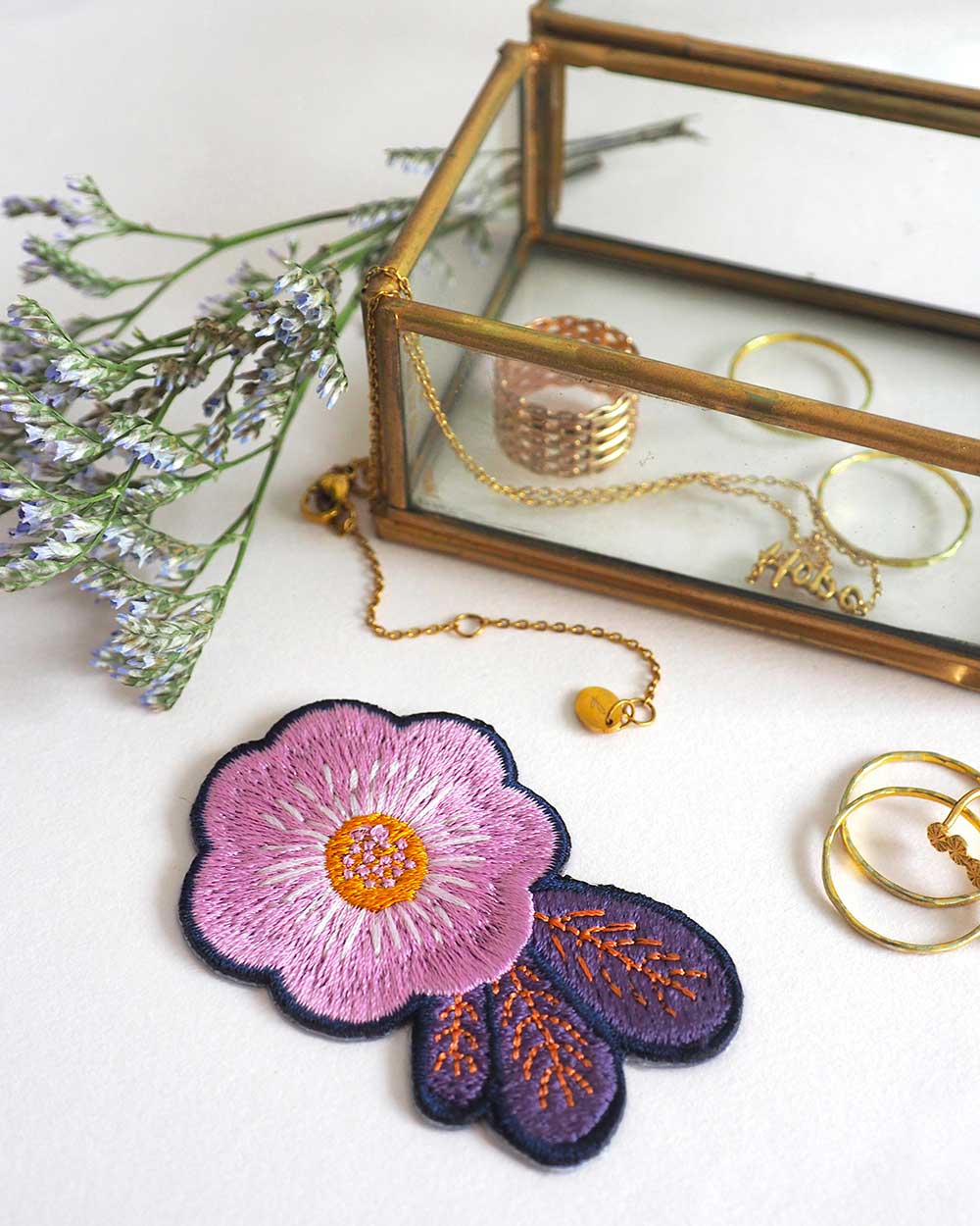 mini labo - Wholesale Patch - Embroidered iron-on patch with lilac winter rose pattern1