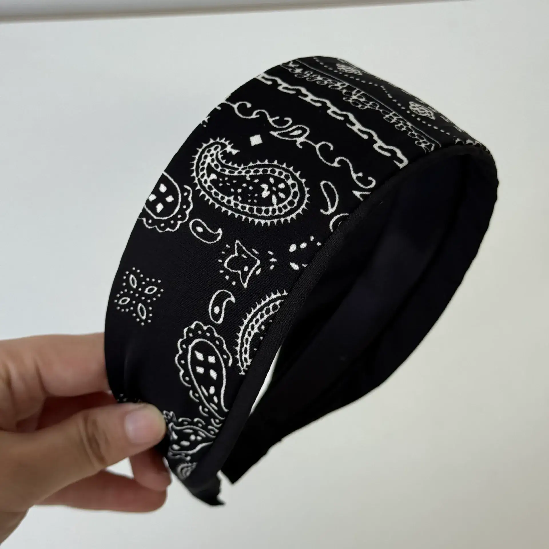 Otterware - Wholesale Hair Accessories Set - Women's - The Bandana Print & Solid 8-Piece Accessory Set11