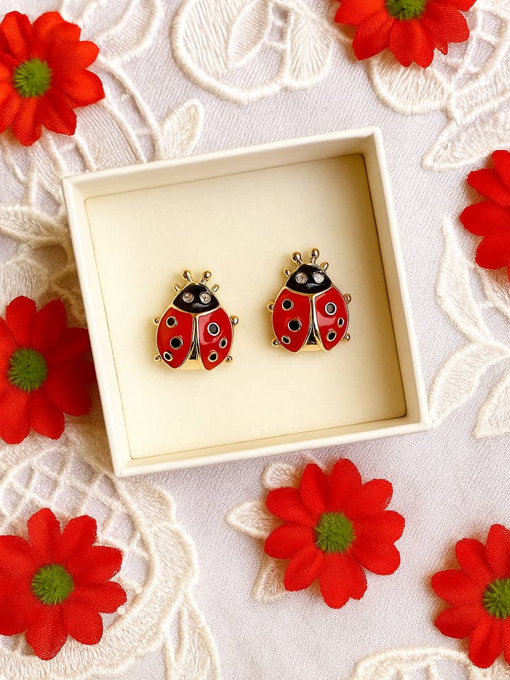 Pendientes de mariquita, for wholesale by Wild & Free