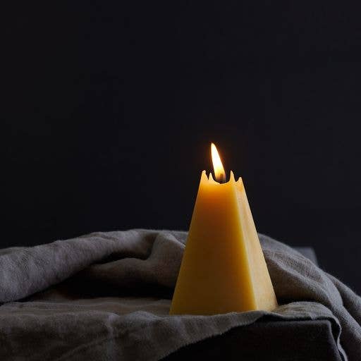 Waxing Moon – wholesale Novelty candle – Pyramid3