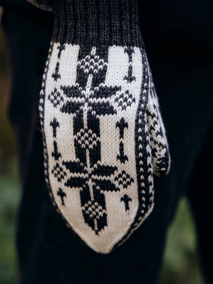 Ulriken Mittens for wholesale by Susan Fosse AS