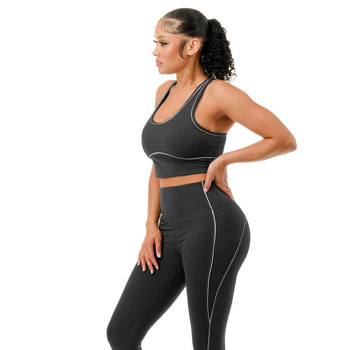 Conjunto de sujetador deportivo para ropa deportiva con pantalones de yoga con ribete en contraste y otras tendencias de Resultados para tops deportivos al por mayor. Devoluciones gratuitas y condiciones de pago a 60 días en Faire en Faire.