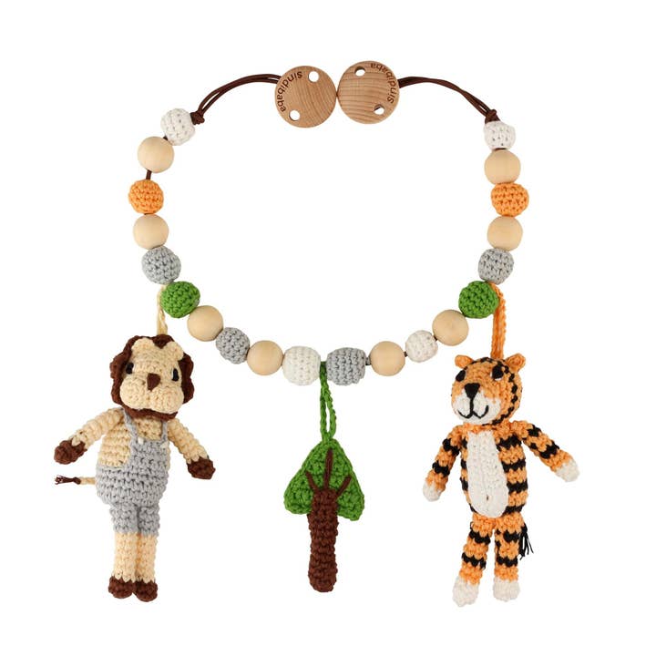 Gehäkelte Kinderwagenkette SAFARI 1: Tiger & Löwe für den Großhandel von SindiBaba
