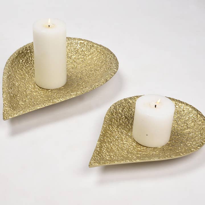 Plats décoratifs en forme de goutte en aluminium laqué (lot de 2) pour la vente par IndieRoots