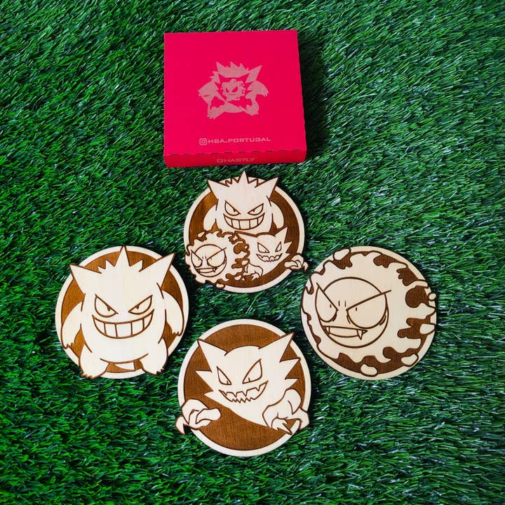 Set med 4 Pokémon underlägg i trä, Ghastly-evolutioner, anime för wholesale av Herbs&Belles