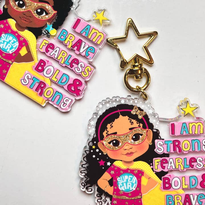 Fefus Designs – wholesale Nyckelring - Barn – Svart tjej superhjälte nyckelring – Stärkande återvunnen akryl väska charm för barn | Afro tjej nyckelring av Fefus Designs6