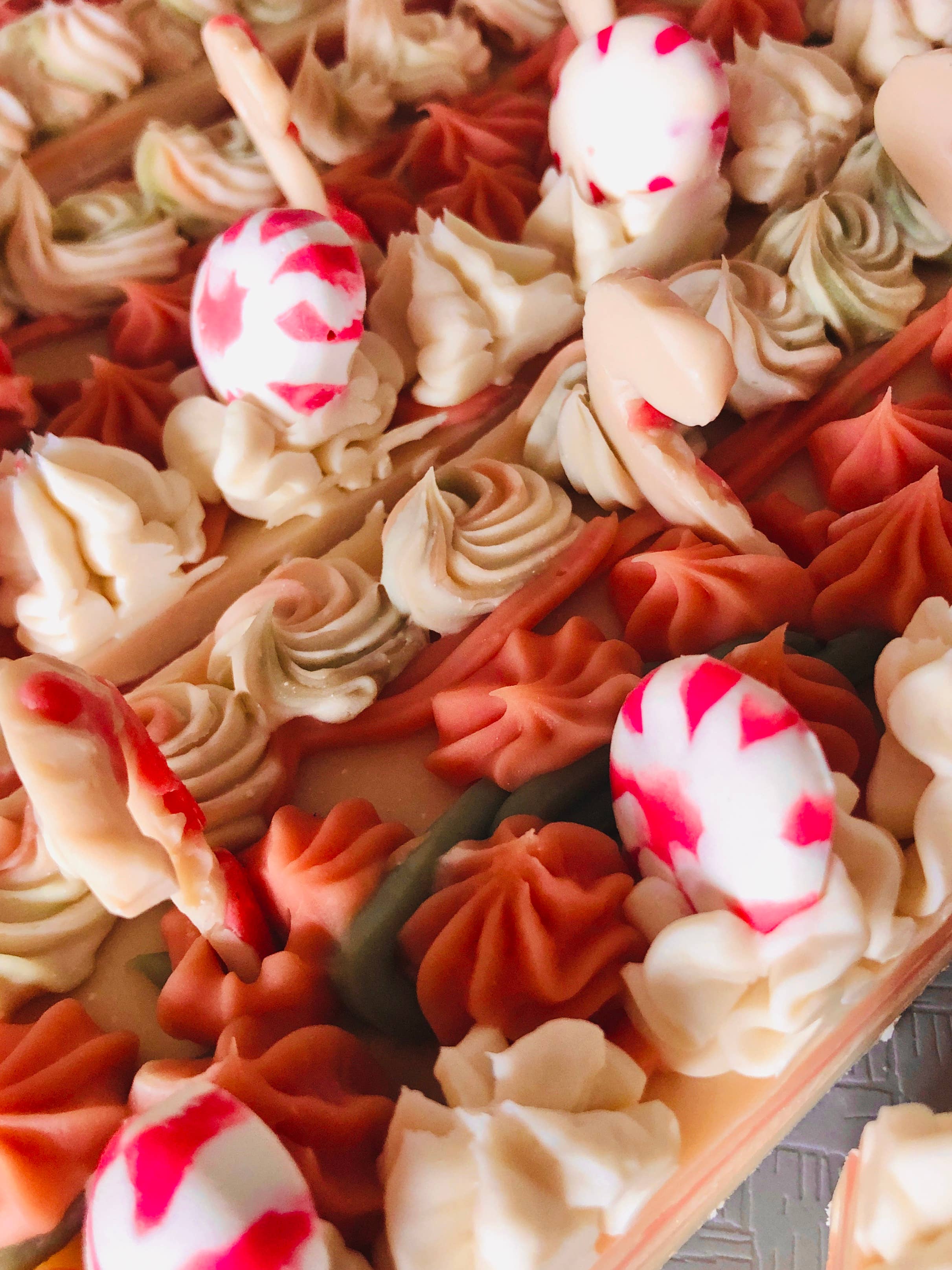 MeiJi & co. - Wholesale Bar Soap - Christmas Artisan Soap Bar – Classic Peppermint Candy1