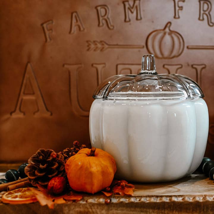 70oz Pumpkin Candle for wholesale by Twin C Candle Co.