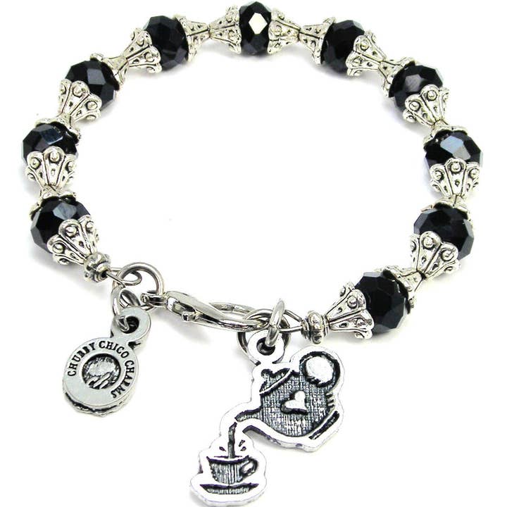 Entzückende Teekanne, die Tasse Tee gießt, mit Kristallen für den Großhandel von Chubby Chico Charms