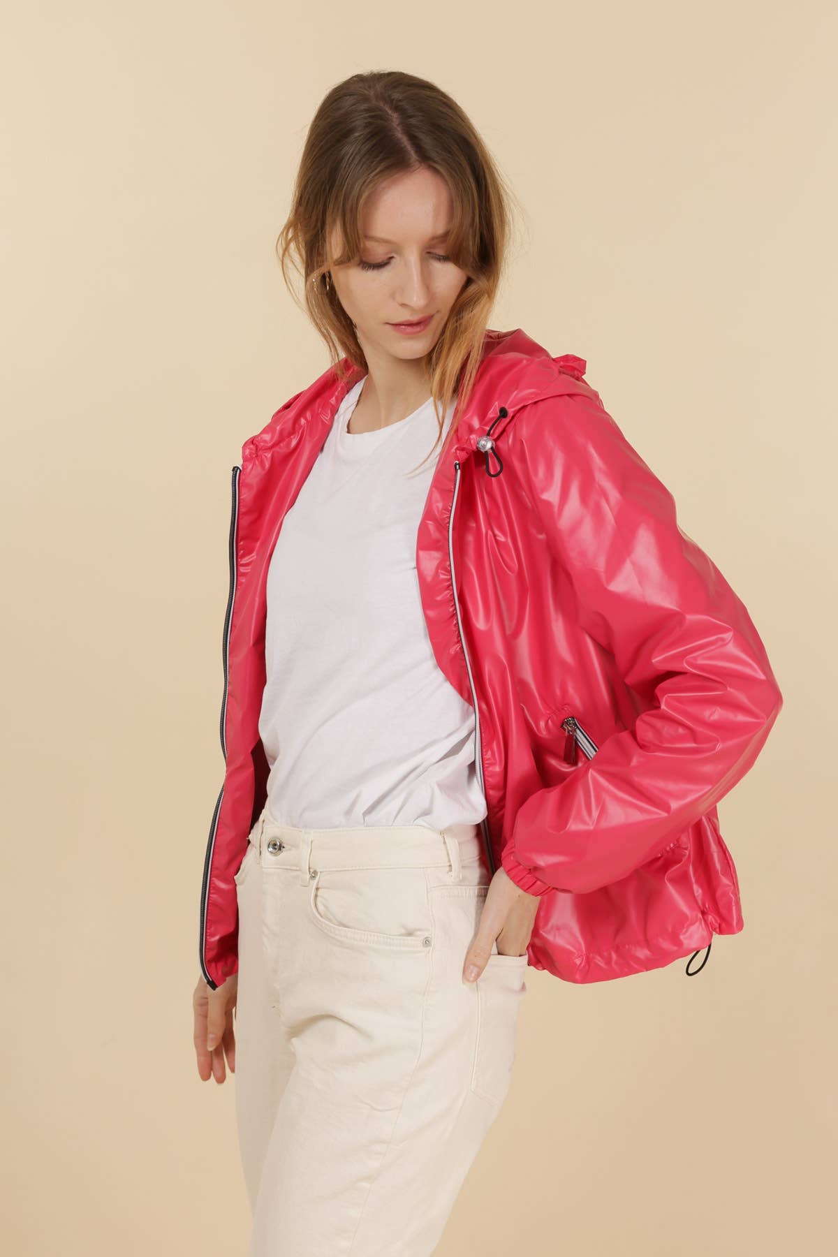 Attrait Paris - Vendita all'ingrosso Giacca antivento - Donna - Giacca corta antivento metallizzata con cappuccio e cerniera colorata6