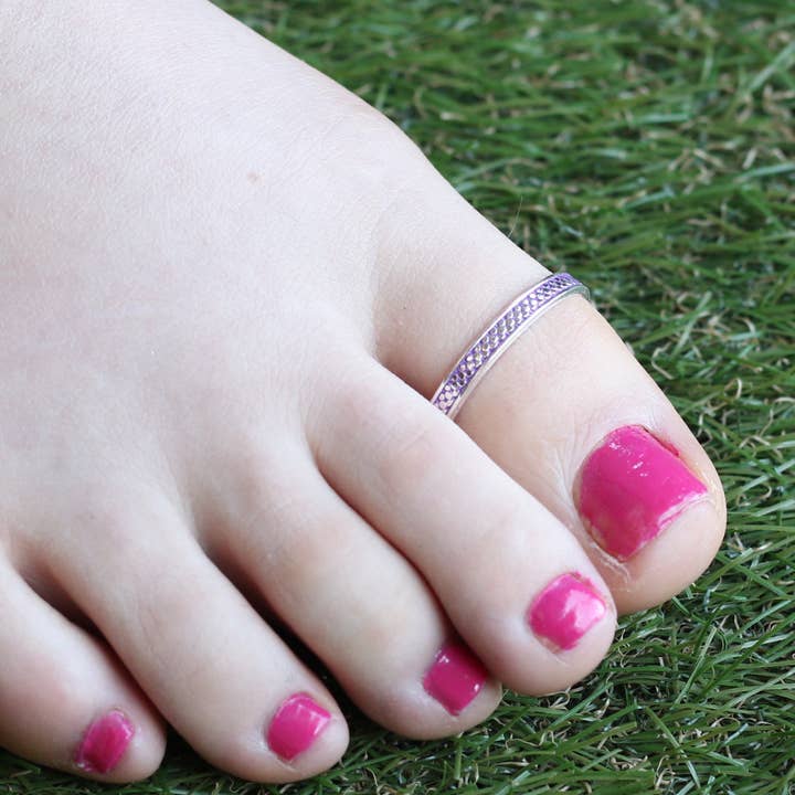 925 Silver Band Boho Slim Purple Thumb Midi Band Toe Ring for wholesale by The Colourful Aura