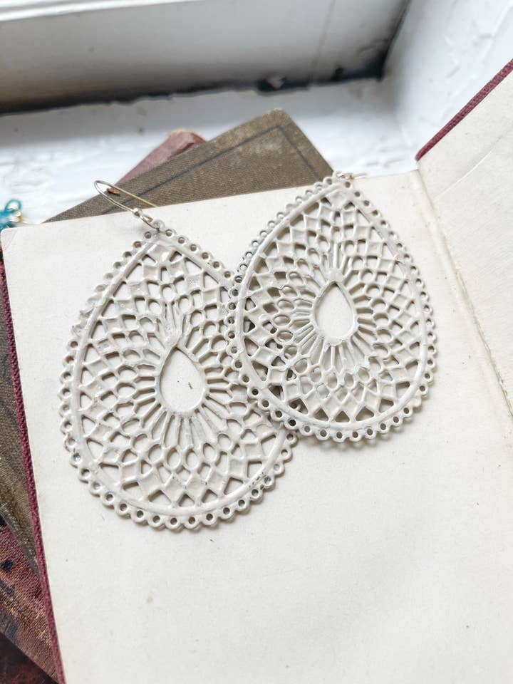 Orecchini in filigrana dipinta a mano per la vendita all'ingrosso da parte di Rage Gems & Jewelry