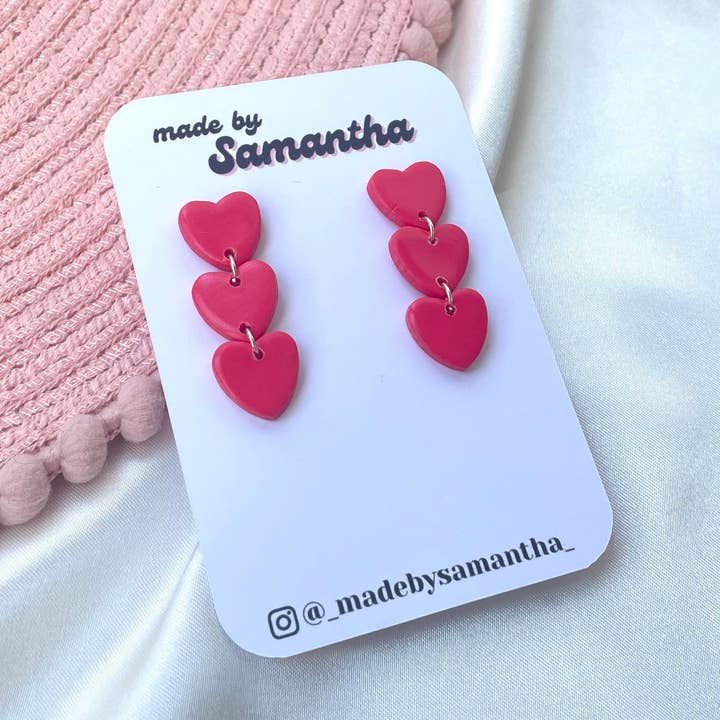 Heta rosa polymerlera tre nivåer dangly hjärta örhängen för wholesale av Made By Samantha