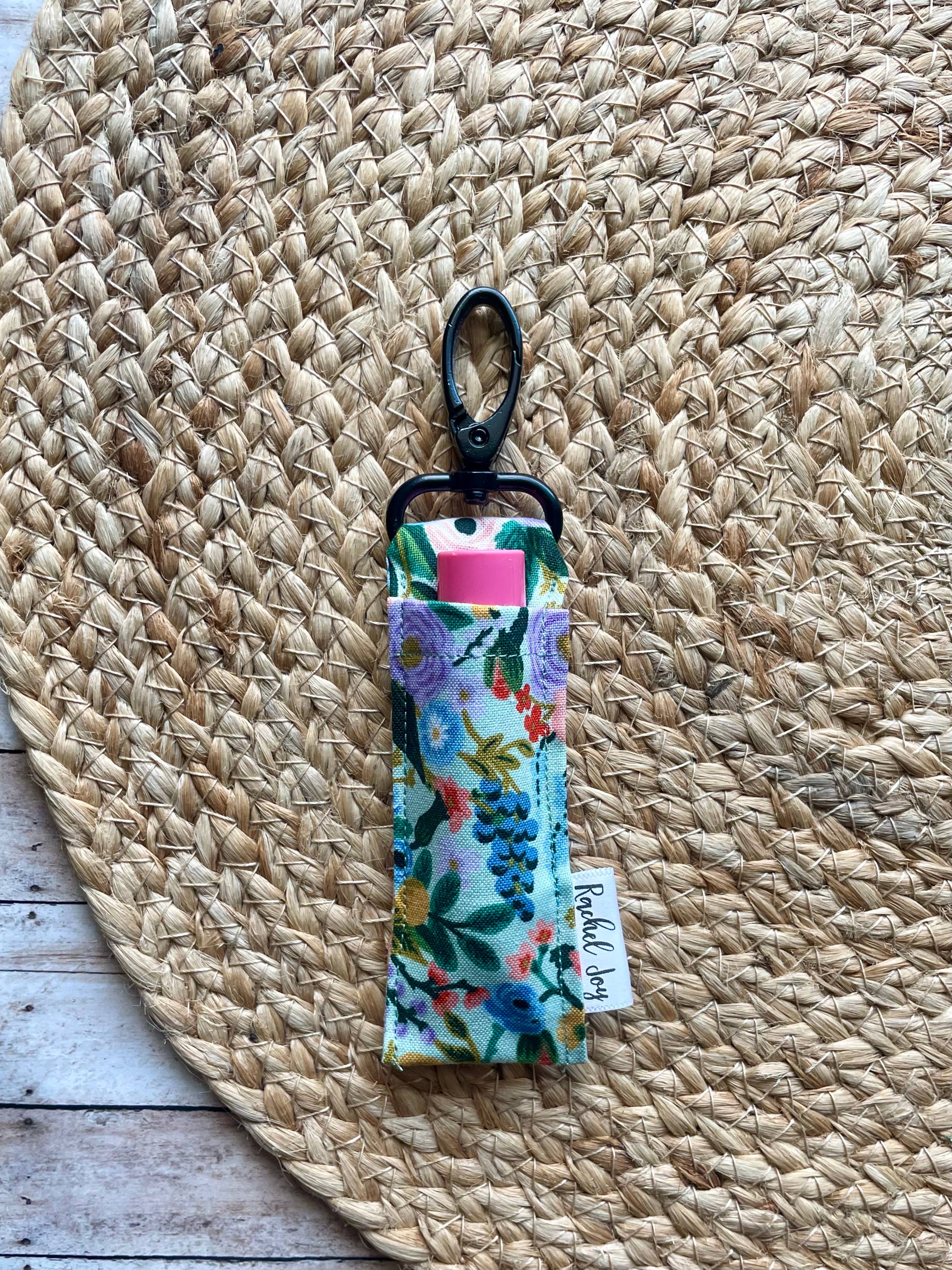 Designs by Rachel Joy – Großhandel Lippenbalsam-Case/Anhänger – Rifle Paper Co. Mintfarbener Lippenbalsamhalter mit Blumenmuster