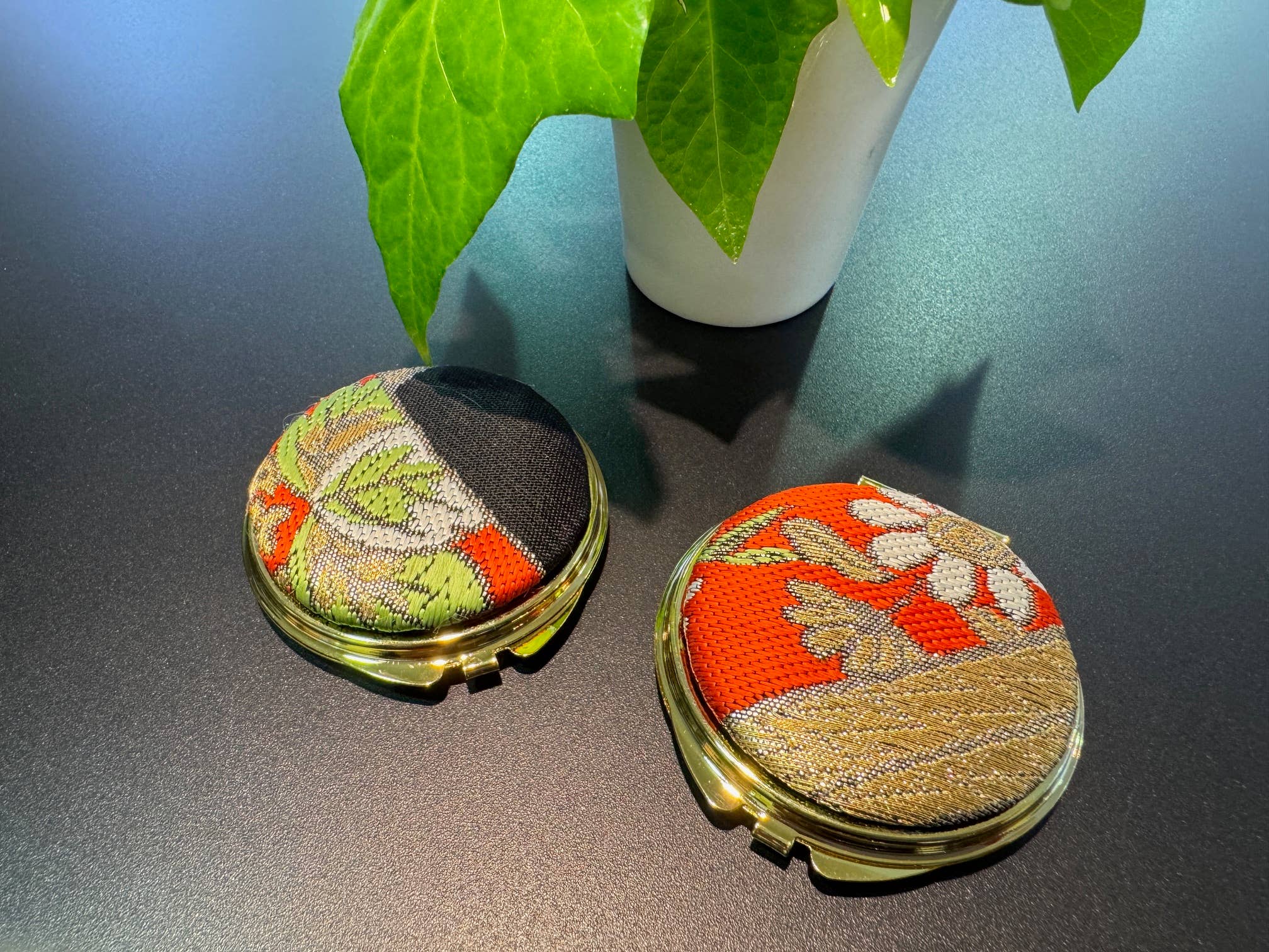 KOTO - Wholesale Compact Mirror - Kimono Obi Compact Mirror (Gold)1