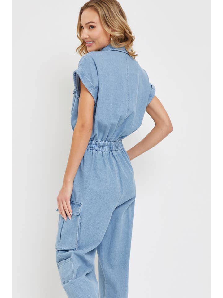 DENIM BLÅ DENIM CARGO JUMPSUIT I ÉT STYKKE for engroshandel på Faire8