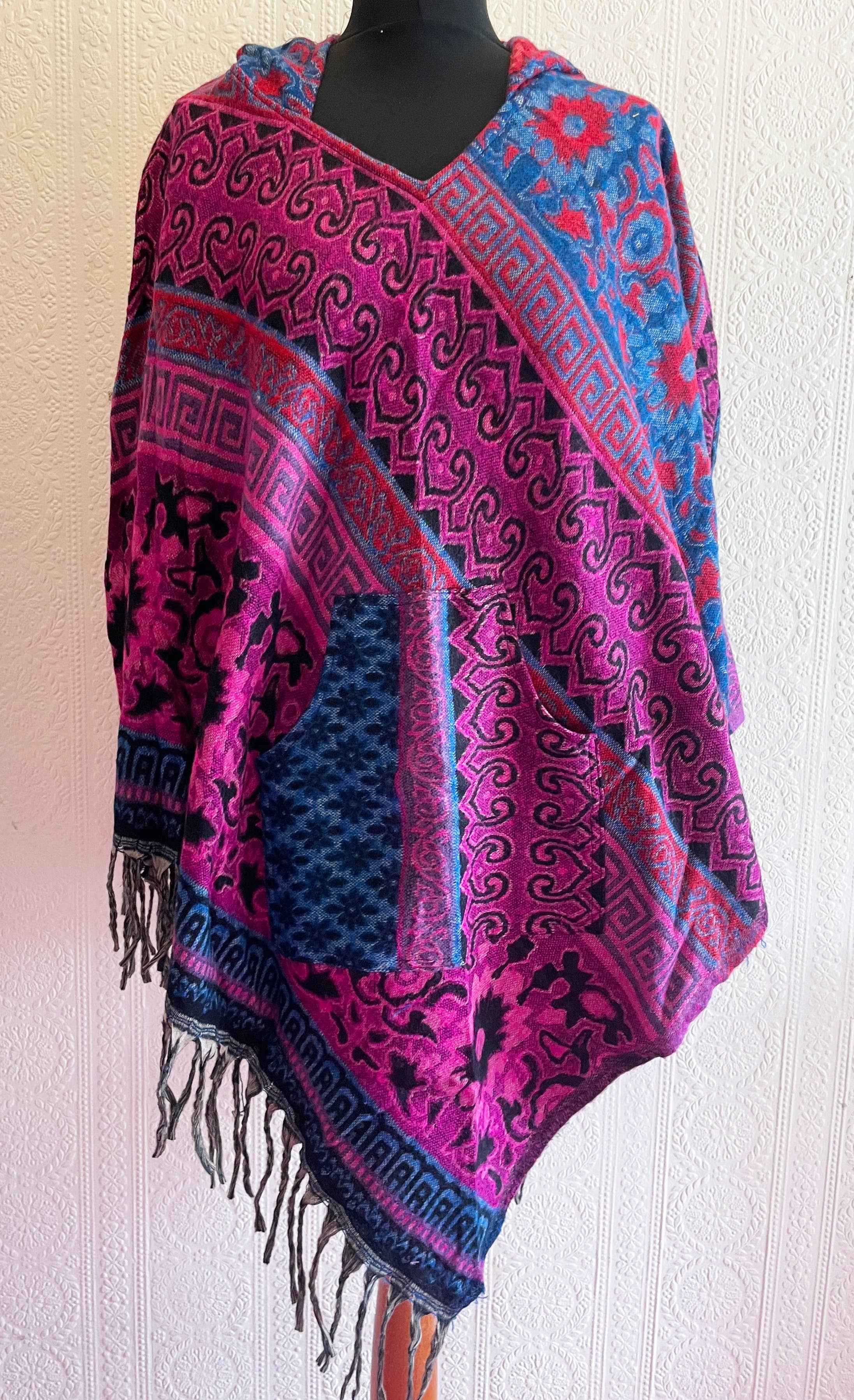 Emma's Emporium – wholesale Poncho – Unisex – AW15a Fleecy Hooded Poncho4