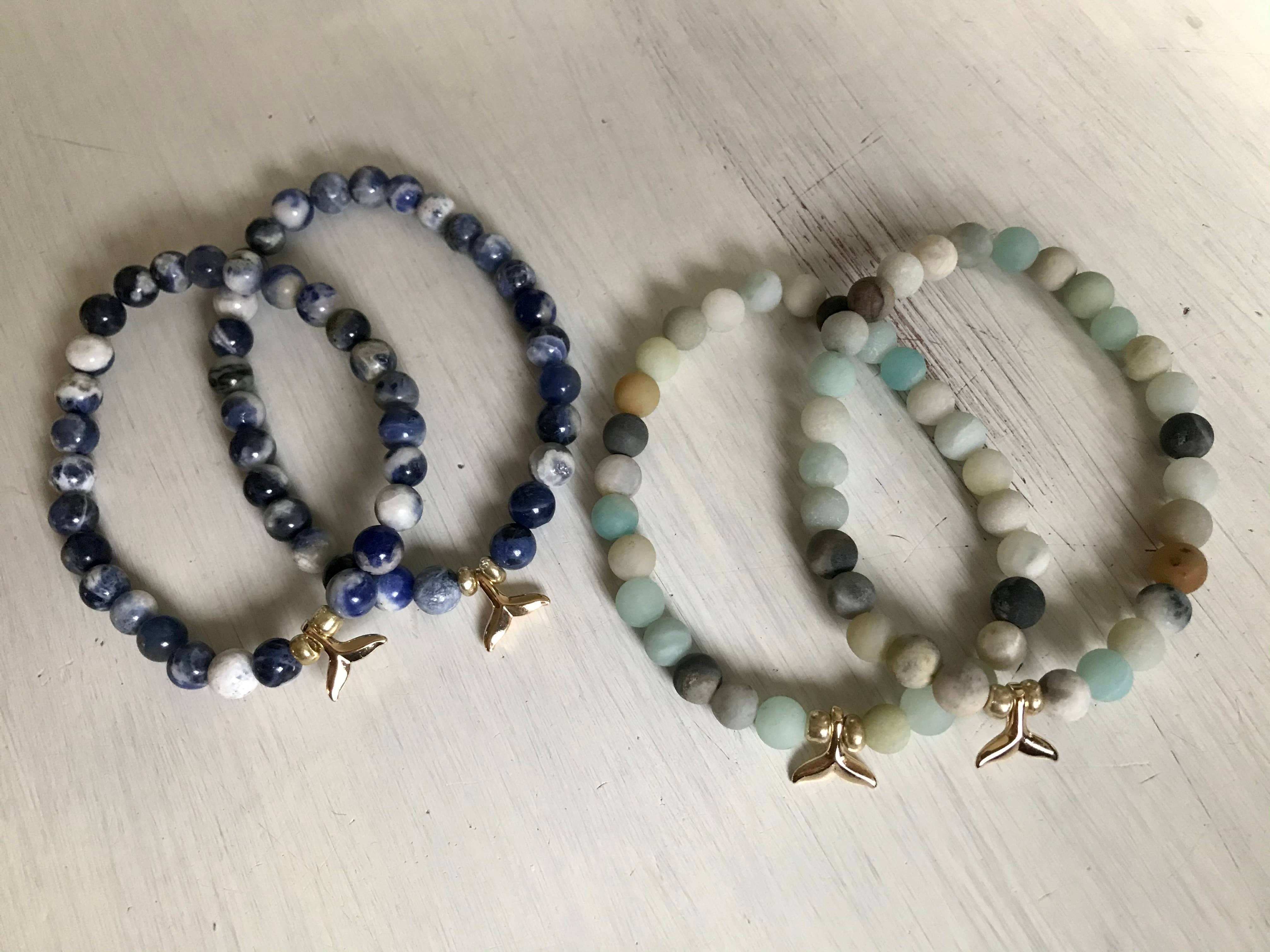 Miss Lou Makes – Großhandel Armband mit Charms/Anhängern – Whale Tail Beach Armband5