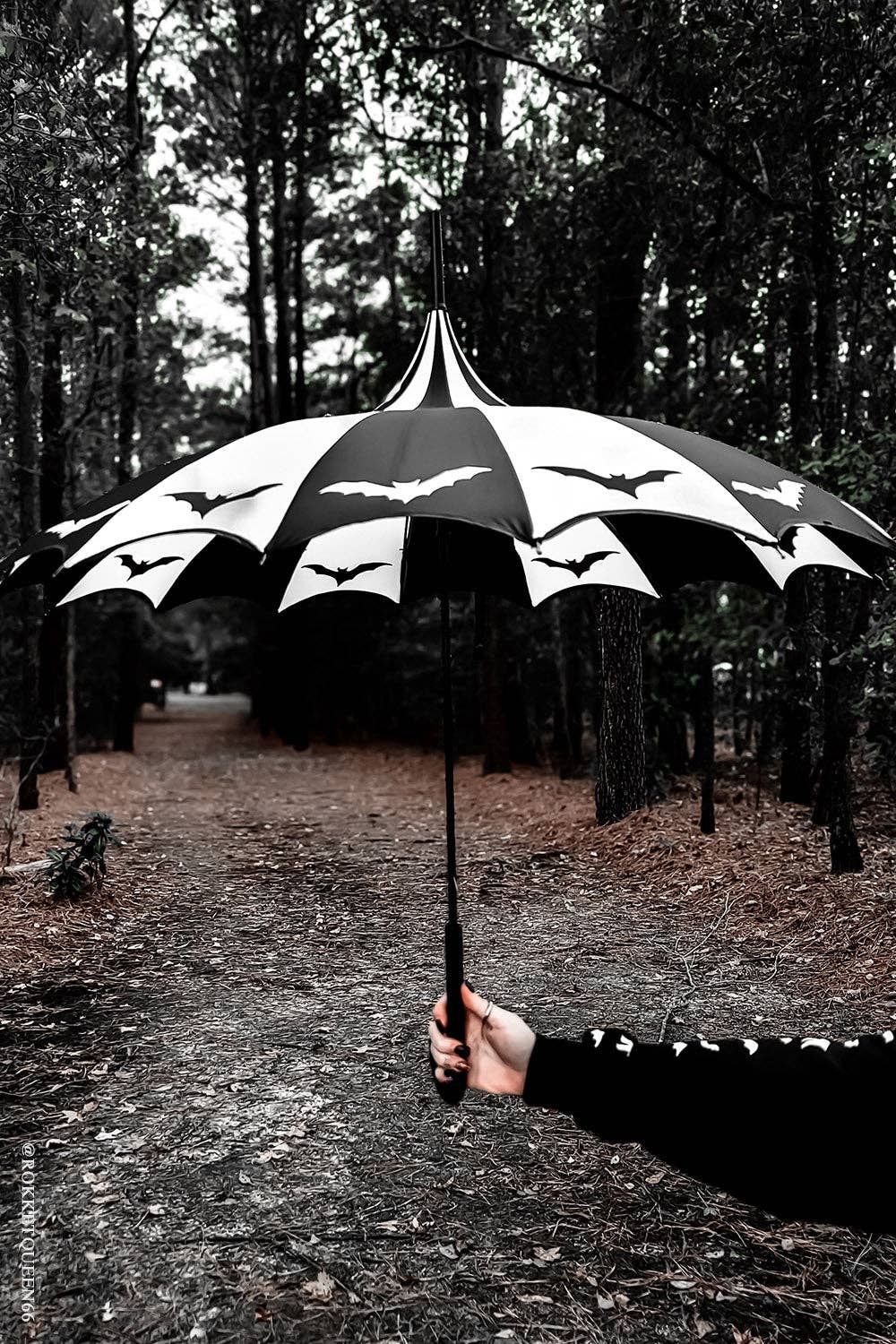 vampirefreaks - Wholesale Umbrella - Unisex - Batwing Pagoda Umbrella [Batty Black/White]2