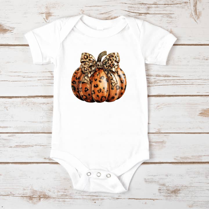 Babygrow Outono Abóbora Coquette com Estampa de Leopardo Presente para Bebé por atacado de Mama and Littles Apparel