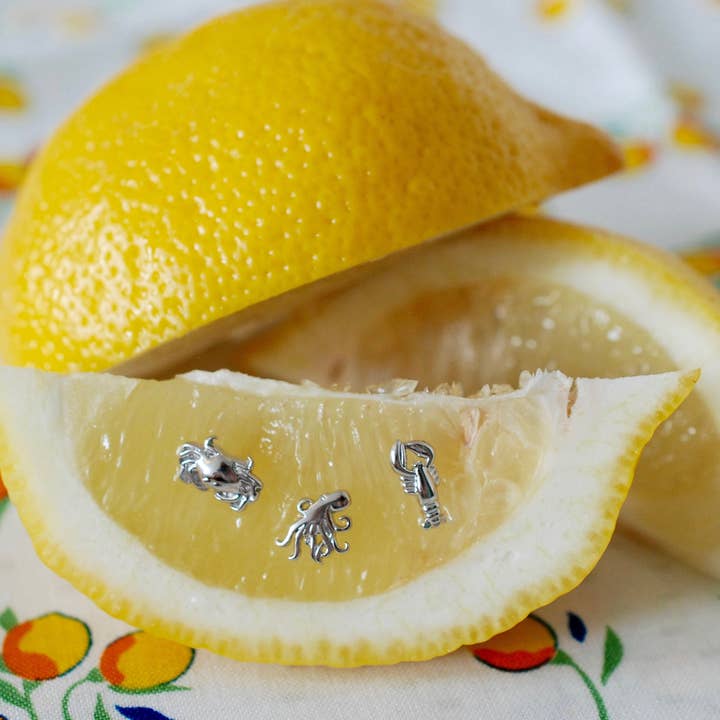 Delicacies Jewelry - Vente Clous d'oreille - Delicacies Jewelry Boucles d'oreilles crabe en argent sterling - Chaque achat aide à combattre la faim ! Cadeau gourmand, bijoux alimentaires2