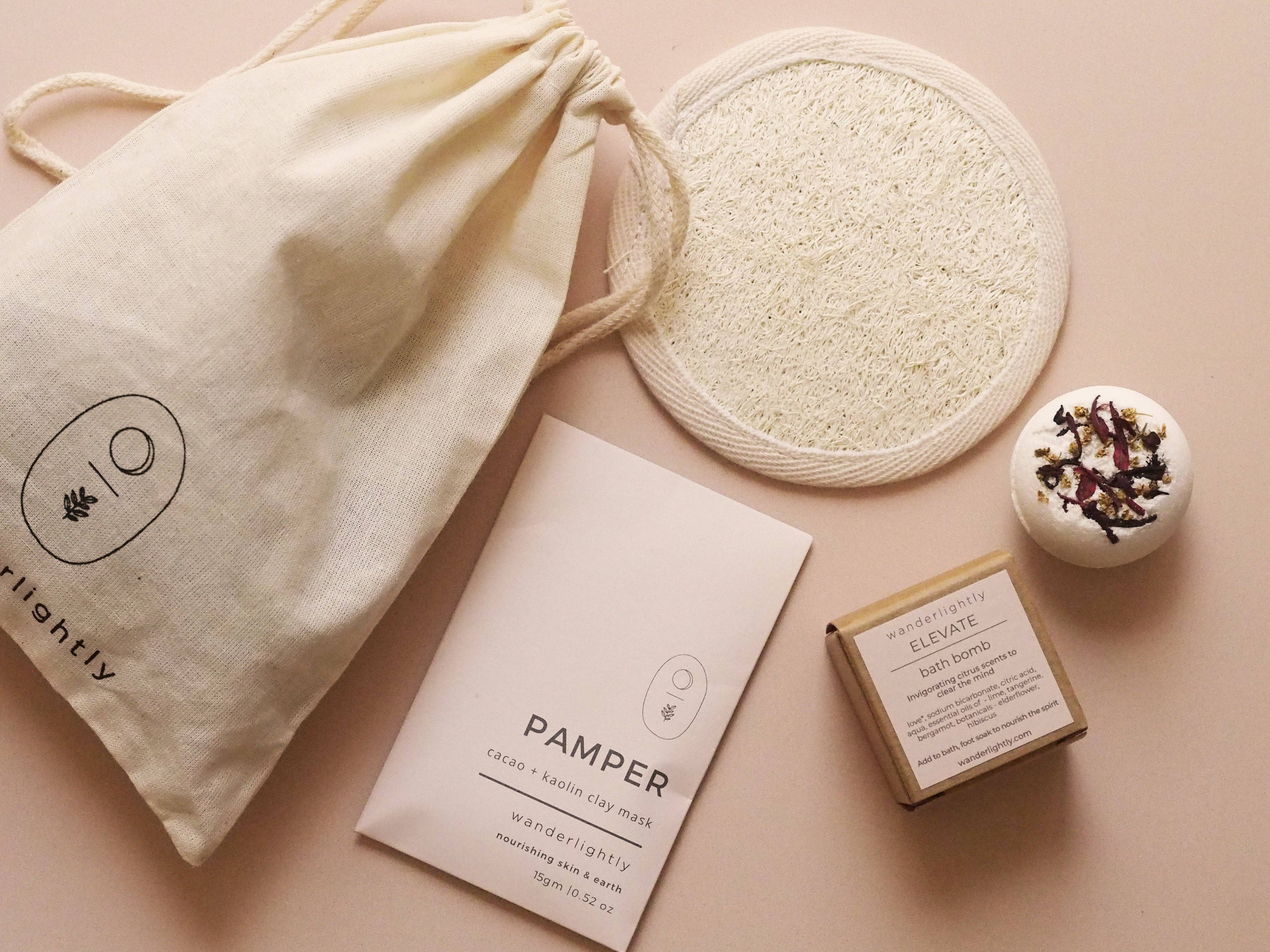 Wanderlightly - Wholesale Bath & Body Set - Mini Spa Hamper1