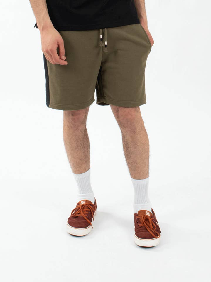 Shorts kontrast armégrön för wholesale av StockNow Unipessoal