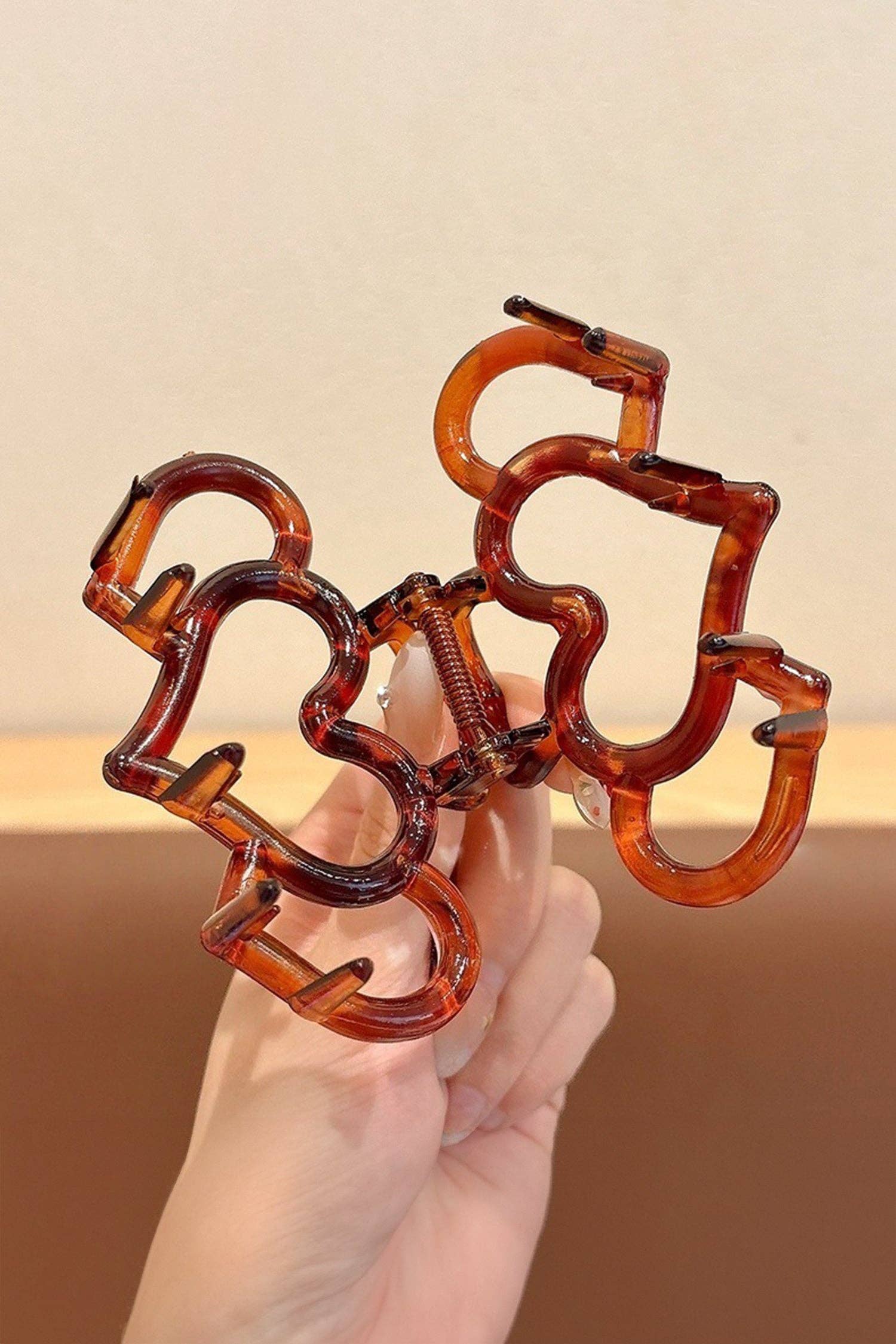 Bonbon Pince à cheveux en acrylique en forme de cœur de la Saint-Valentin à contraste de couleurs en vente sur Faire4