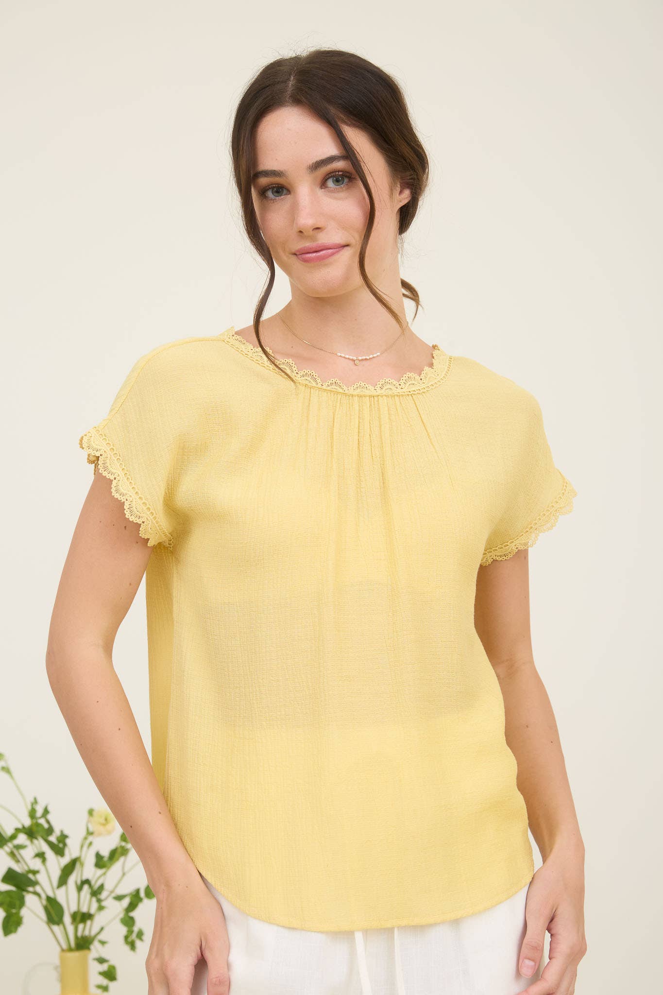 Blu Pepper - Vendita all'ingrosso Camicetta - Donna - Blusa a maniche corte con dettaglio fiocco posteriore e bordo in pizzo.9