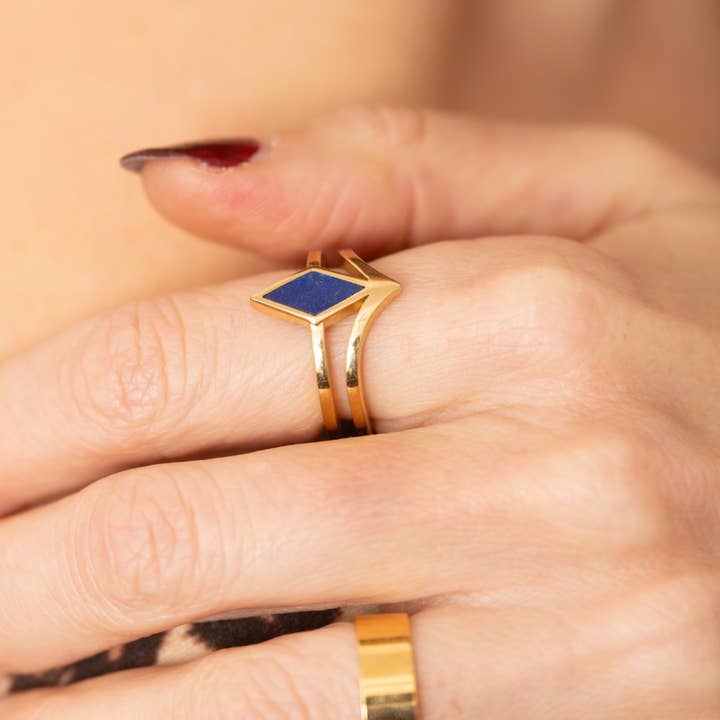 Bague en or Cosmos Lapis Lazuli pour la vente par nostalgique NYC