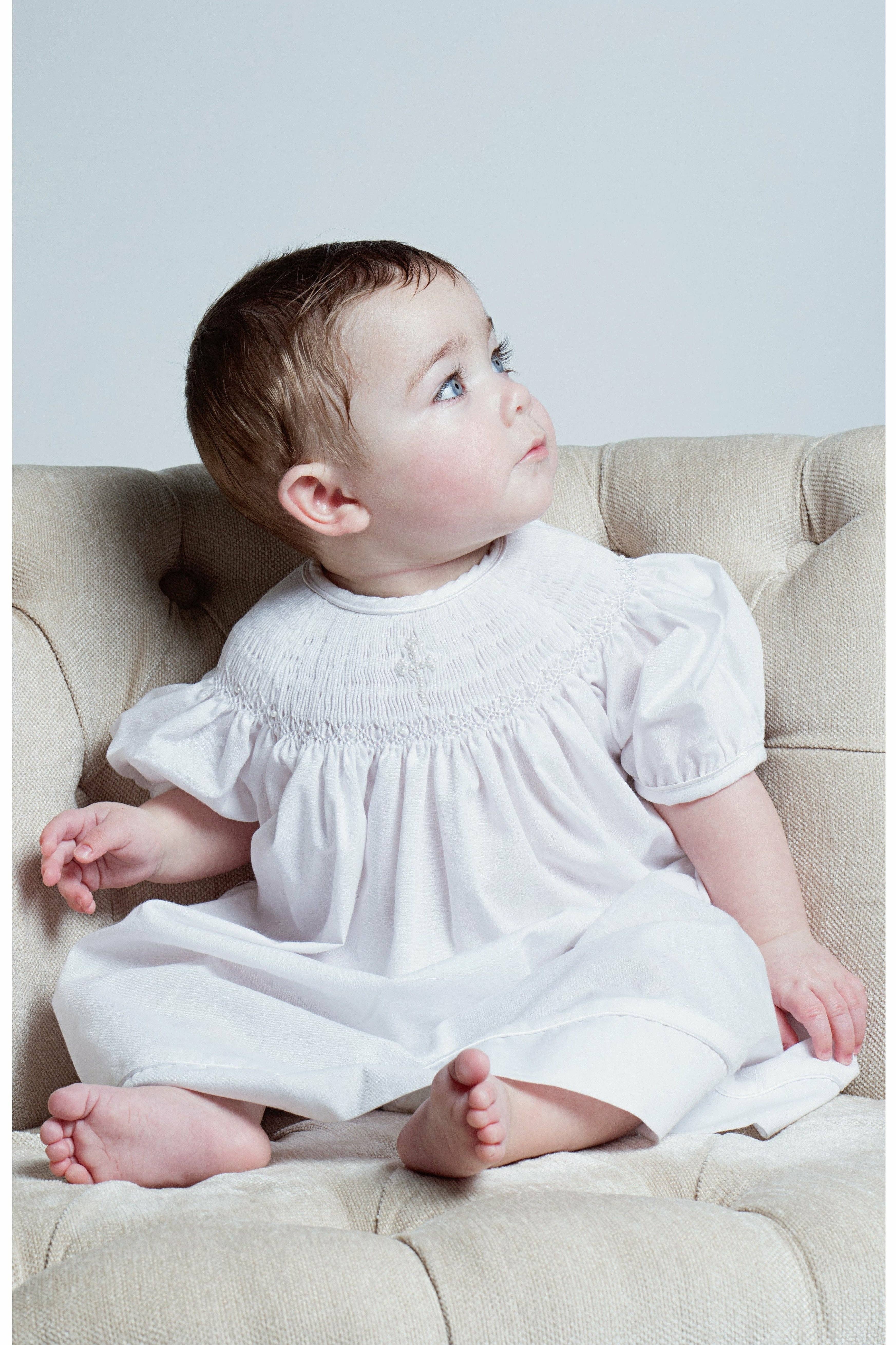 Julius Berger & Carriage Boutique - Venta al por mayor Conjunto de vestido - Bebé - Vestido de Bautizo Para Bebé Niña en Blanco Con Piqué a Mano y Gorro4