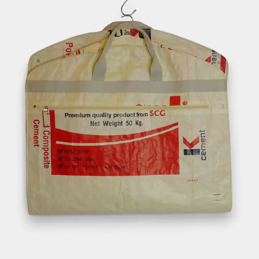 REFISHED fair fashion - Wholesale Garment Bag - Unisex - SUIT BAG | Eco-friendly garment bag in beige-black-red3
