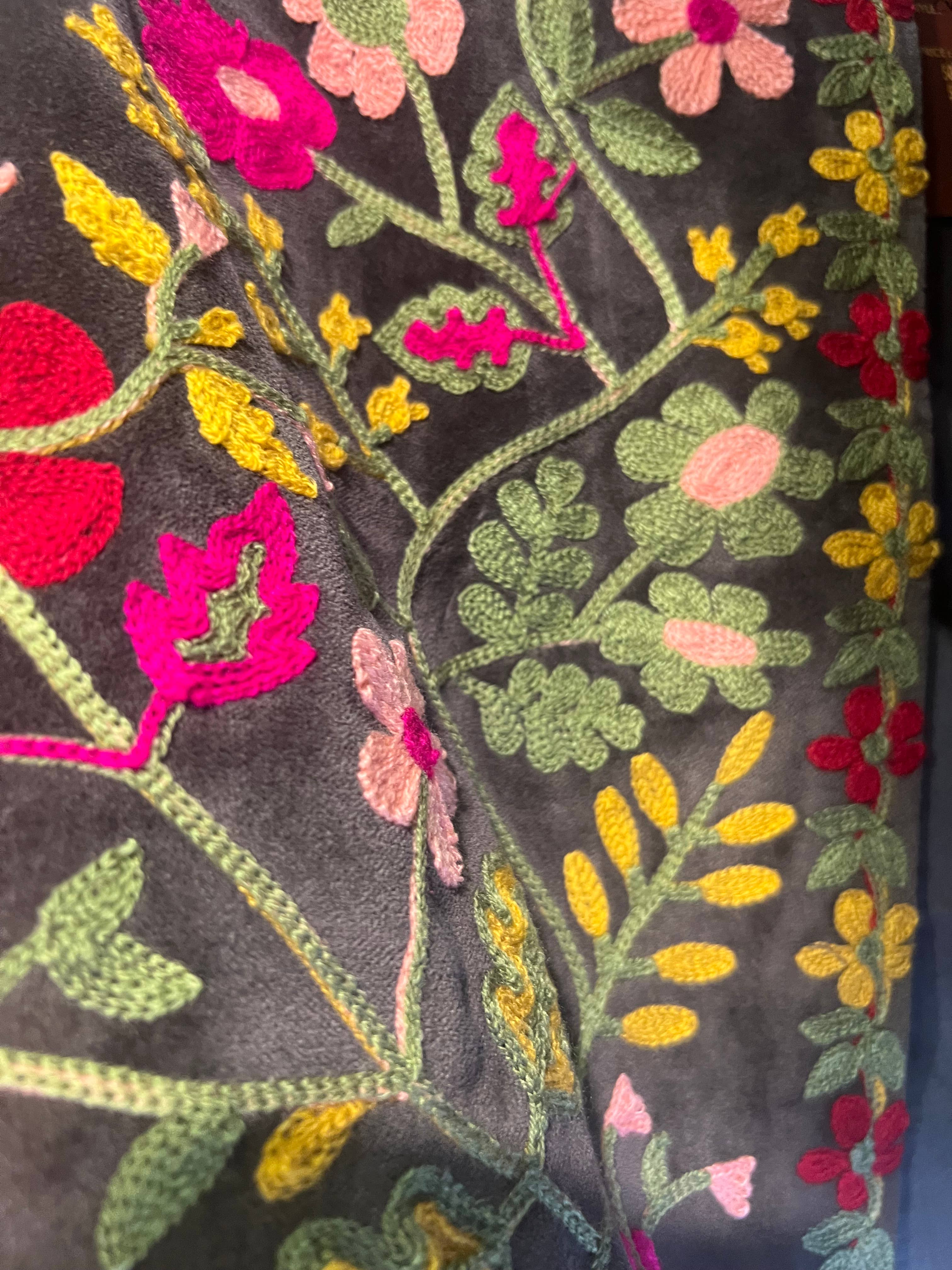 Kinomy - Wholesale Outerwear Vest - Women's - Embroidered velvet vest, boho vest, women's short vest13