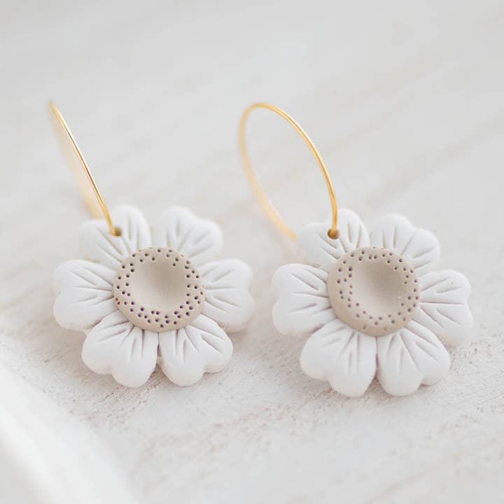 Oorbellen in klei | Poppy Hoops | Garden Collection voor wholesale door Hazel n Blue