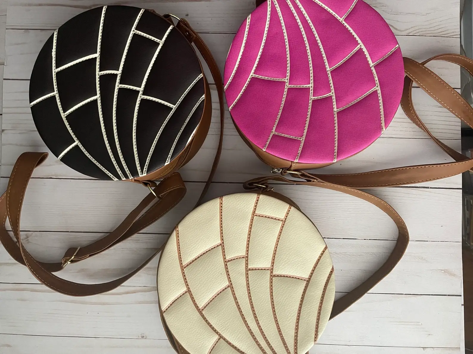 Viva Greetings - Wholesale Crossbody Bag - Women's - Mexican Concha Kawaii Crossbody Faux Leather Purse2