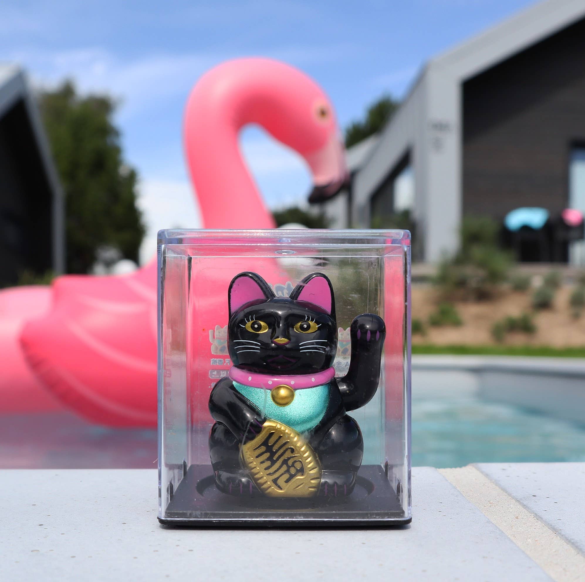 Tribal Trade GmbH - Wholesale Decorative Figurine - Lucky cat mini Maneki-neko black wave cat solar 5cm6